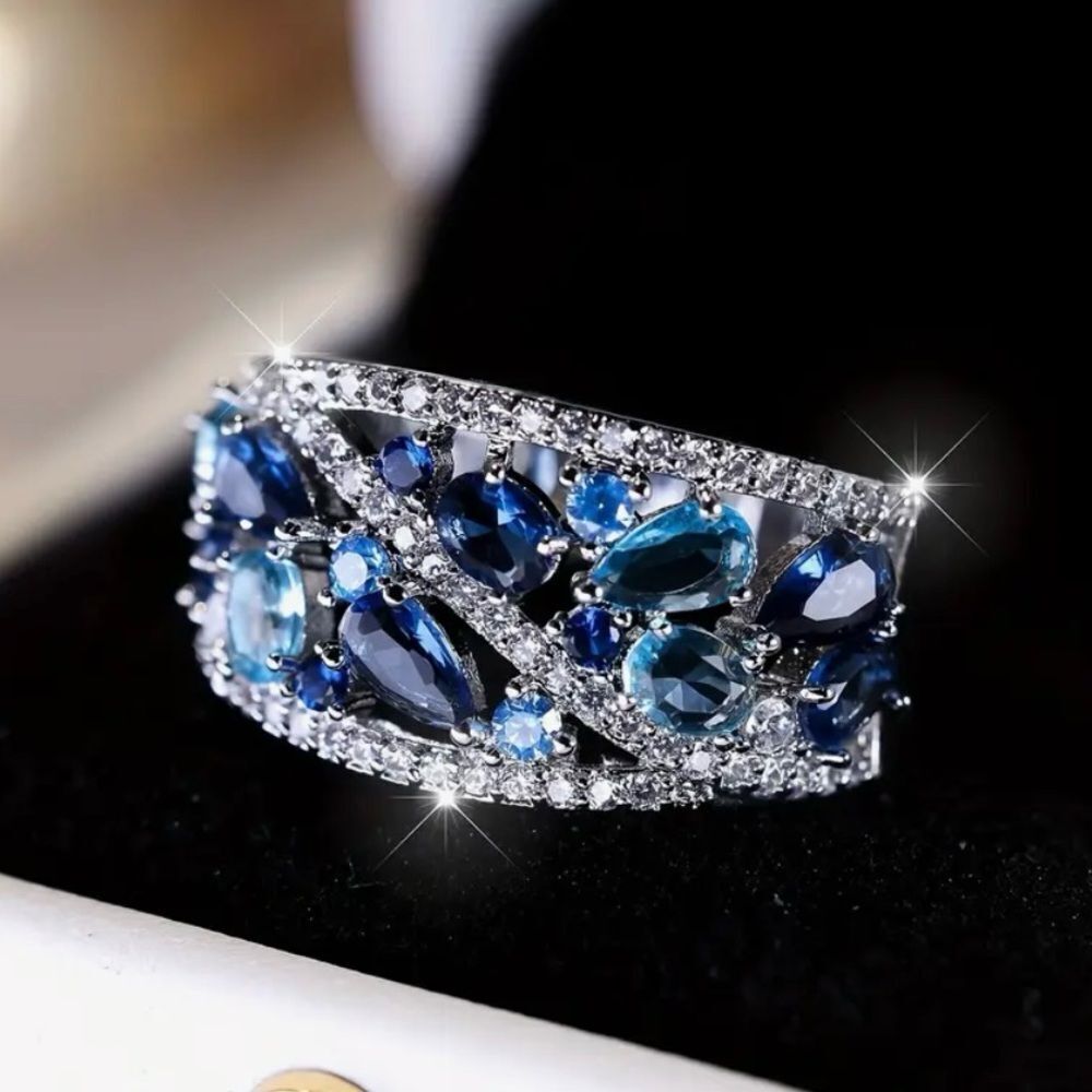 🔷 Gorgeous NEW Blue crystal gemstone band ring size 8 🔷